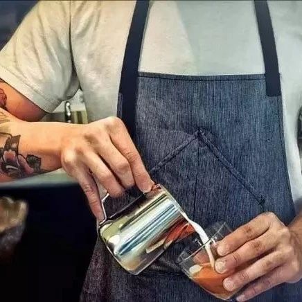 別人眼中狂拽炫酷屌炸天的咖啡師內(nèi)心獨(dú)白：我只是一名勤勞的理科學(xué)霸…