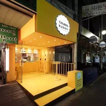 幾平米的咖啡外賣店，就是這么“黃”