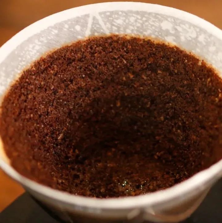 手沖咖啡注水難？那就來學(xué)學(xué)簡(jiǎn)單粗暴的注水方法吧——「一投式」