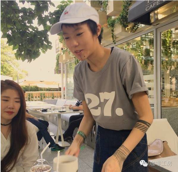 咖啡店“王子”竇靖童打工的咖啡館原來是這個樣子的