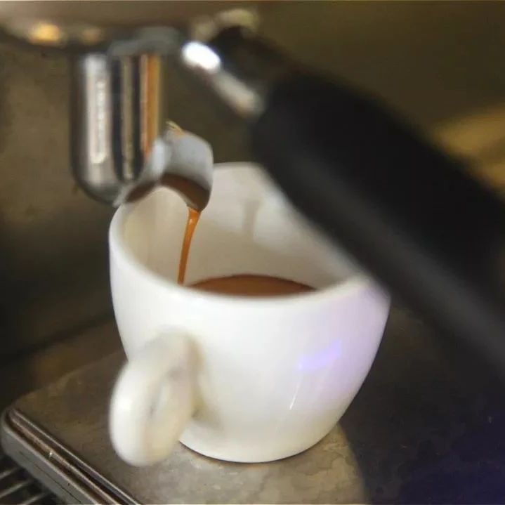 意式咖啡 | 如何通過判斷濃縮咖啡的品質(zhì)來調(diào)整研磨度？