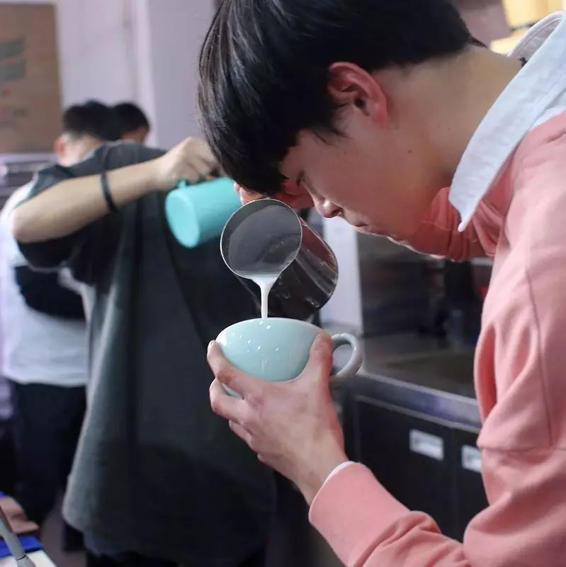 聽(tīng)說(shuō)男神都有酷酷紋身 | 男神拉花賽杭州賽區(qū)精彩回顧