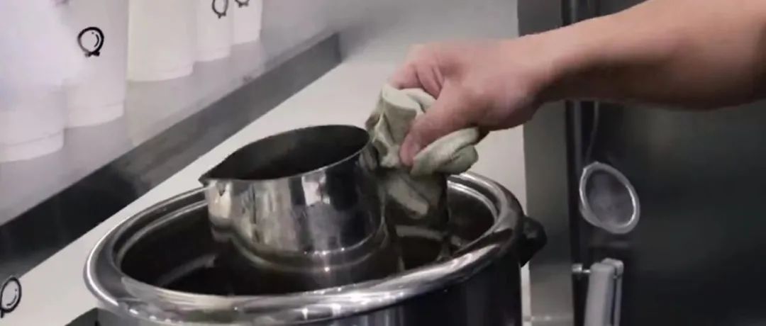 上海爺叔獨(dú)創(chuàng)中式萃取法「隔水燉咖啡」！“咖啡雖然喝的晚，但不能沒(méi)有自己！”