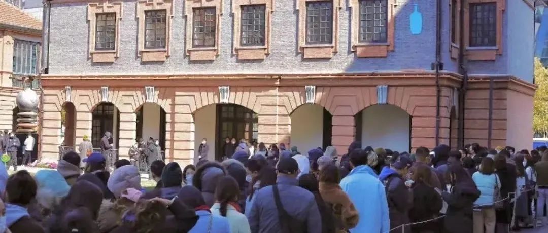 上海藍(lán)瓶咖啡開(kāi)業(yè)！排了 個(gè)小時(shí)才喝上……？？？？？