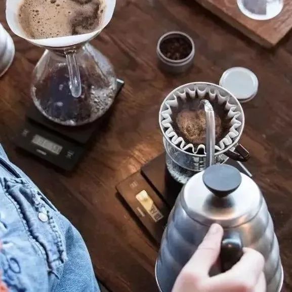 這也許就是機(jī)器無(wú)法代替人類(lèi)沖咖啡的原因！