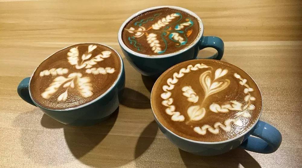 顏值高的都在玩拉花，下一句……