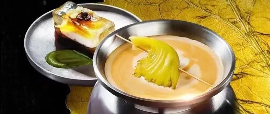 冰博客酸菜拿鐵、無骨鳳爪瑪奇朵…愛喝咖啡和愛吃酸菜的看了都沉默！