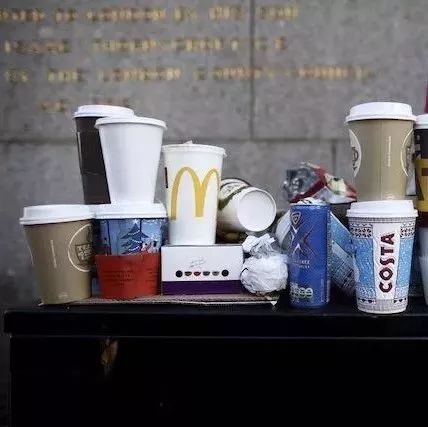 每年丟掉億個一次性咖啡杯，有人提議要不要征“拿鐵稅”