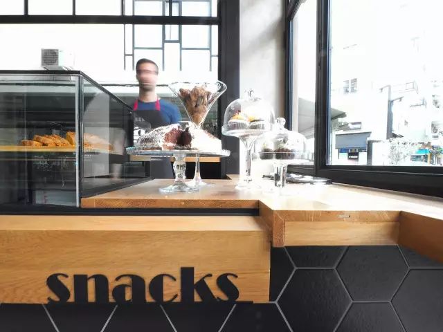 這家街頭咖啡甜品店，改變了城市街景