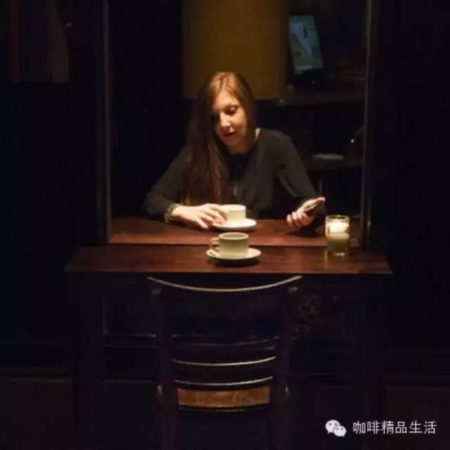 你，會(huì)邀誰(shuí)共度一杯咖啡時(shí)光？