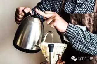 【咖啡常識(shí)】我們制作手沖咖啡應(yīng)該用的是什么水呢？