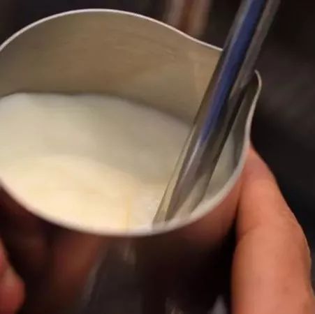 用腳打奶泡是一種什么樣的體驗(yàn)