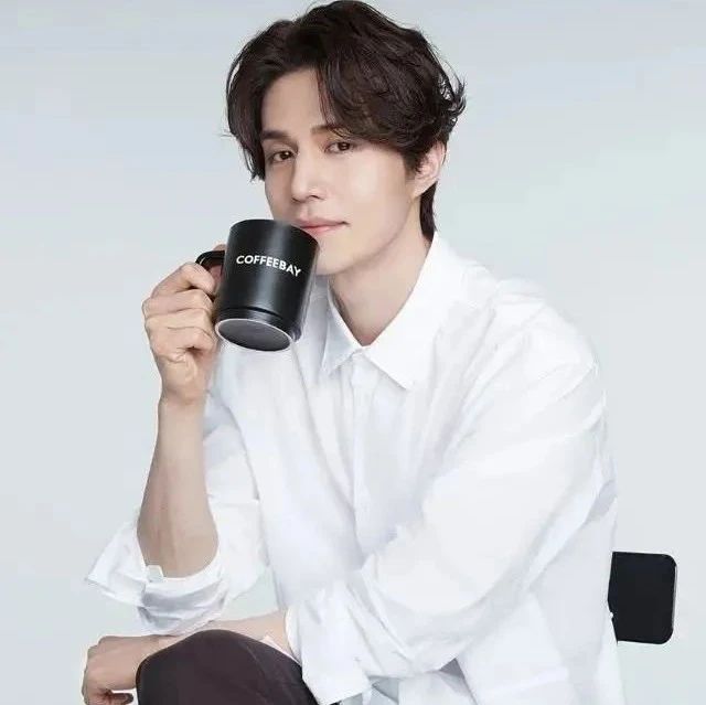 COFFEE BAY 官宣：李棟旭成為連鎖咖啡館首個代言人！