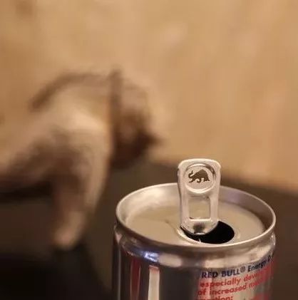 56歲男子6小時(shí)狂飲25罐能量飲品，稱咖啡因攝取過高