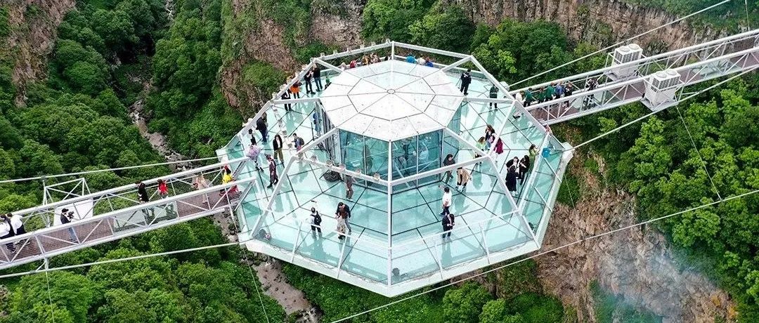 玻璃橋"懸空"咖啡館，你敢去喝一杯嗎？