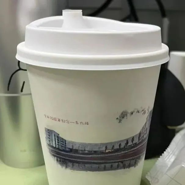 開奶茶店需要什么學(xué)歷？這家有清華、哈佛碩士 算高嗎？