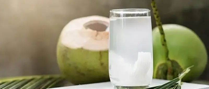 椰子水 大翻車？?jī)蓚€(gè)茶飲品牌都曾主動(dòng)下架 但……