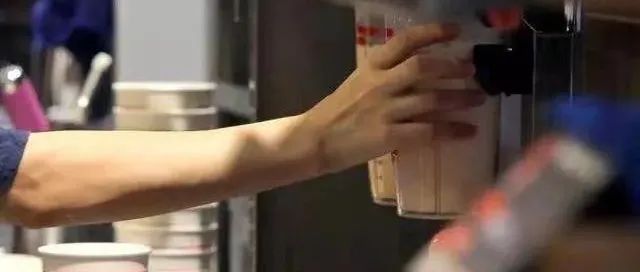 個(gè)月開 家茶飲店 今年行業(yè)繼續(xù)卷