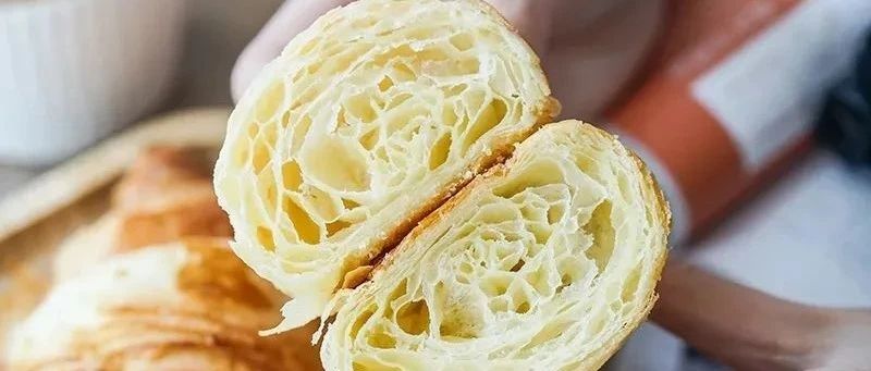 他把“衣服”賣進(jìn)可頌面包店，就問(wèn)香不香？