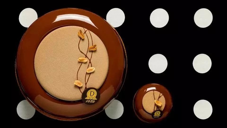 這才是實力派！做著最“普通”甜點的他居然是DALLOYAU的創(chuàng)意設(shè)計主廚？+張圖揭秘…