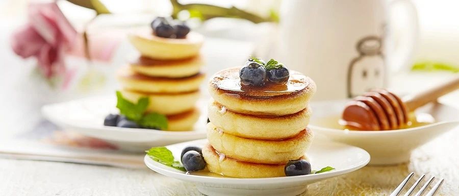 早上起床就能吃到嫩嫩的快手小蛋糕！無油無水還不用烤箱！