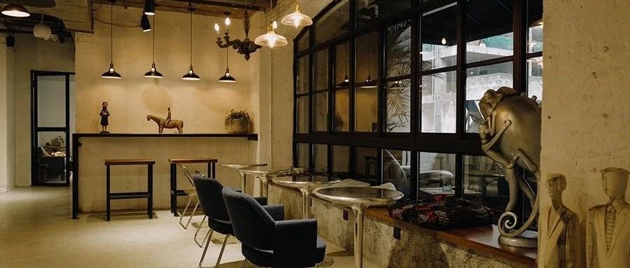 大家都在想破腦袋“高逼格”，她們這家店卻只想讓藝術(shù)和咖啡“接地氣”