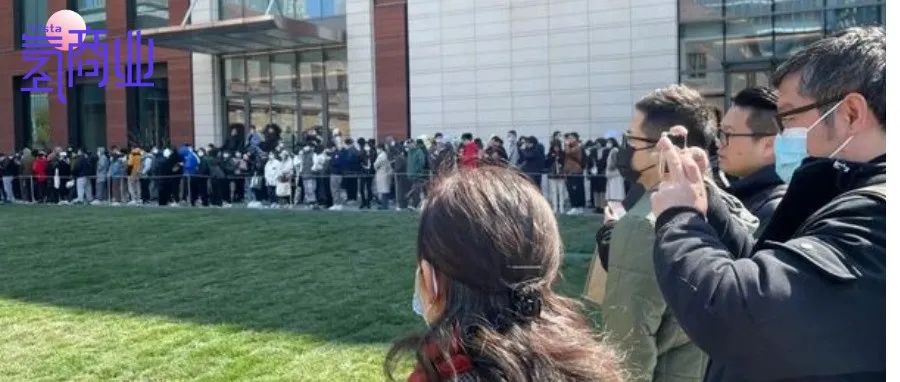 排隊 個小時買藍瓶咖啡，上海人都不上班嗎？